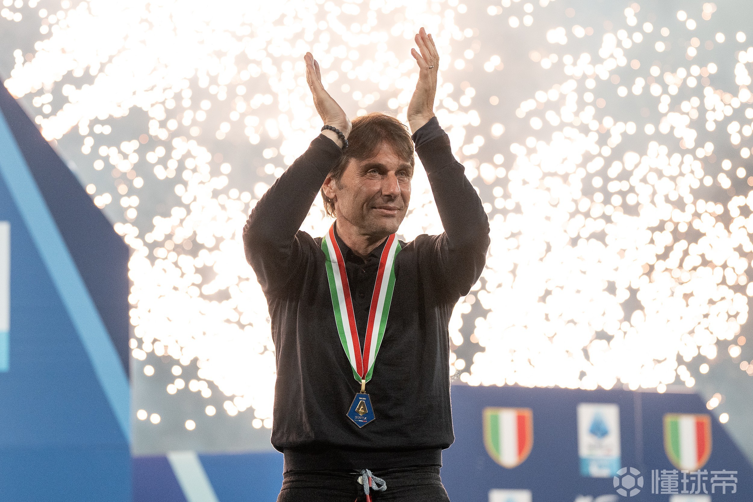 包含那不勒斯绝杀土耳其，孔蒂打破历史纪录的词条