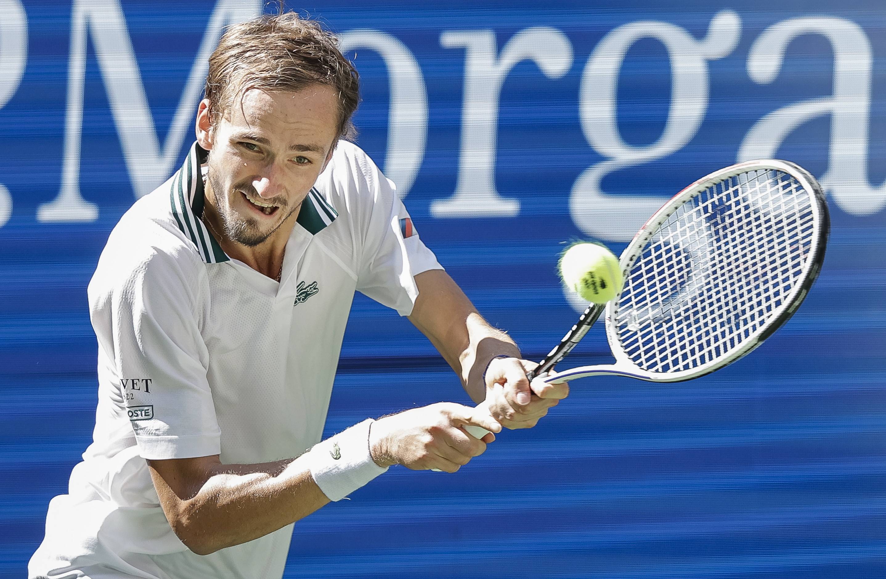 西班牙网球队绝杀法国网球队,梅德韦杰夫关键制胜的简单介绍 西班牙网球队绝杀法国网球队,梅德韦杰夫关键制胜的简单介绍