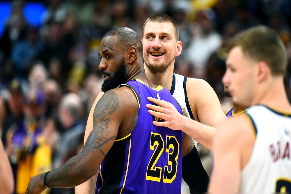 掘金鏖战黄蜂，詹姆斯制霸全场