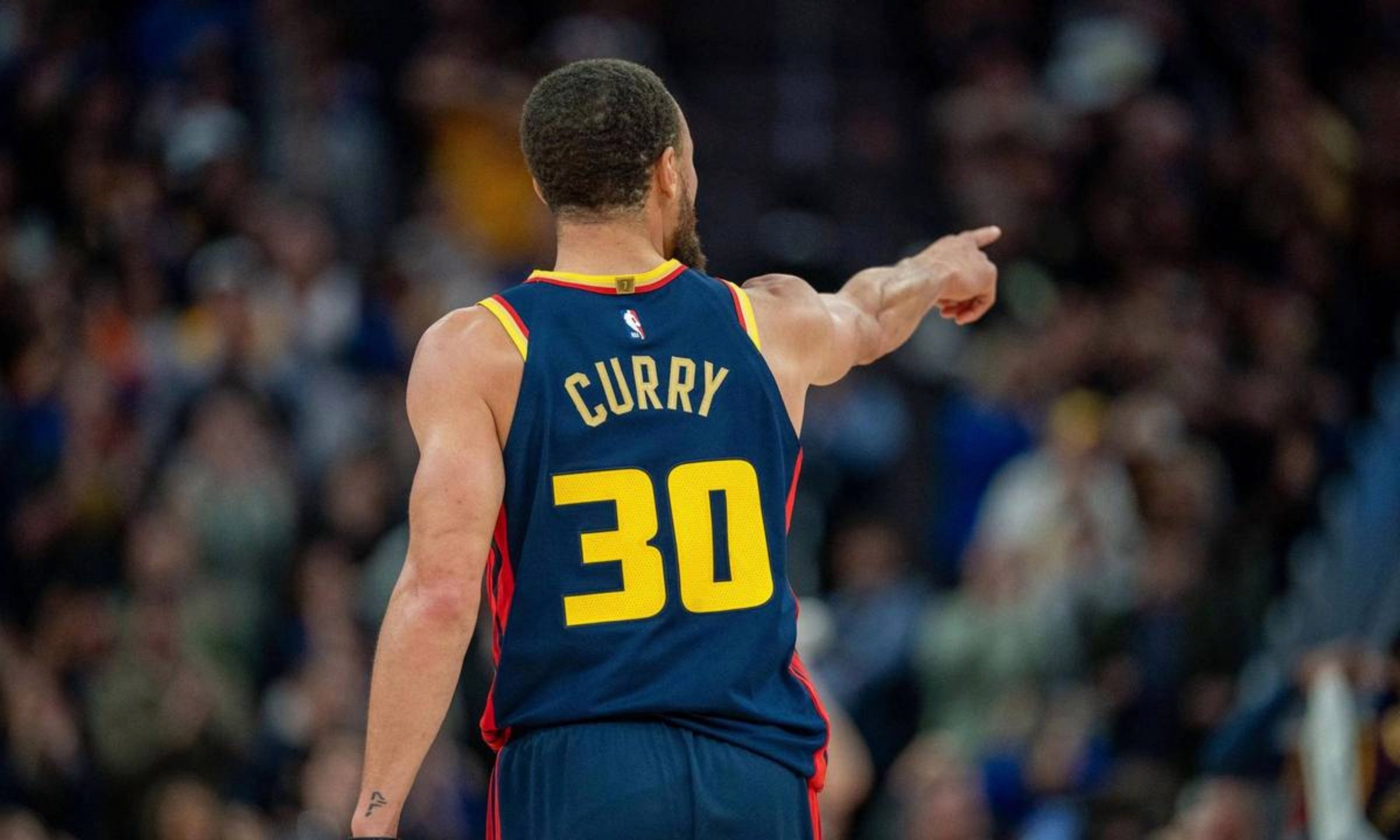 四川队翻盘步行者，库里关键制胜