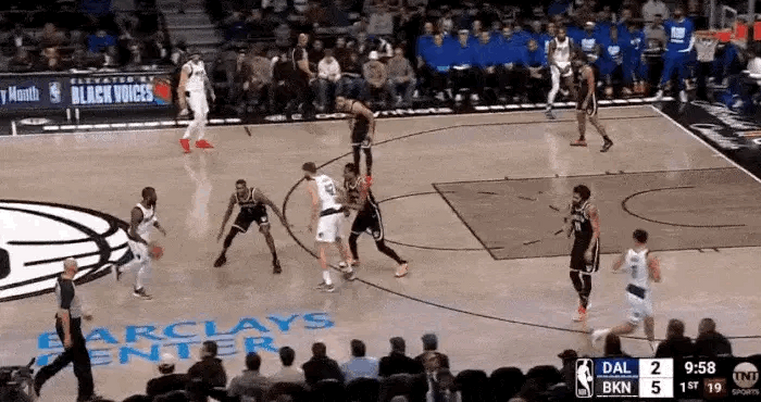 欧文受伤,篮网不敌独行侠遭遇失利 欧文受伤,篮网不敌独行侠遭遇失利