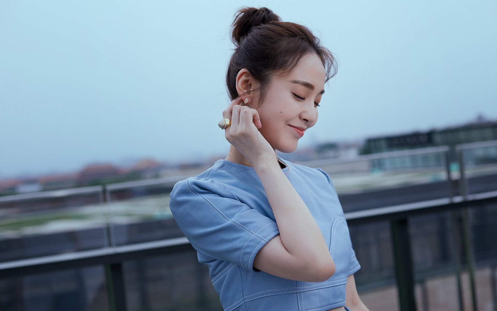 红黑鏖战,银箭焚天,当汉密尔顿点燃围场血性时