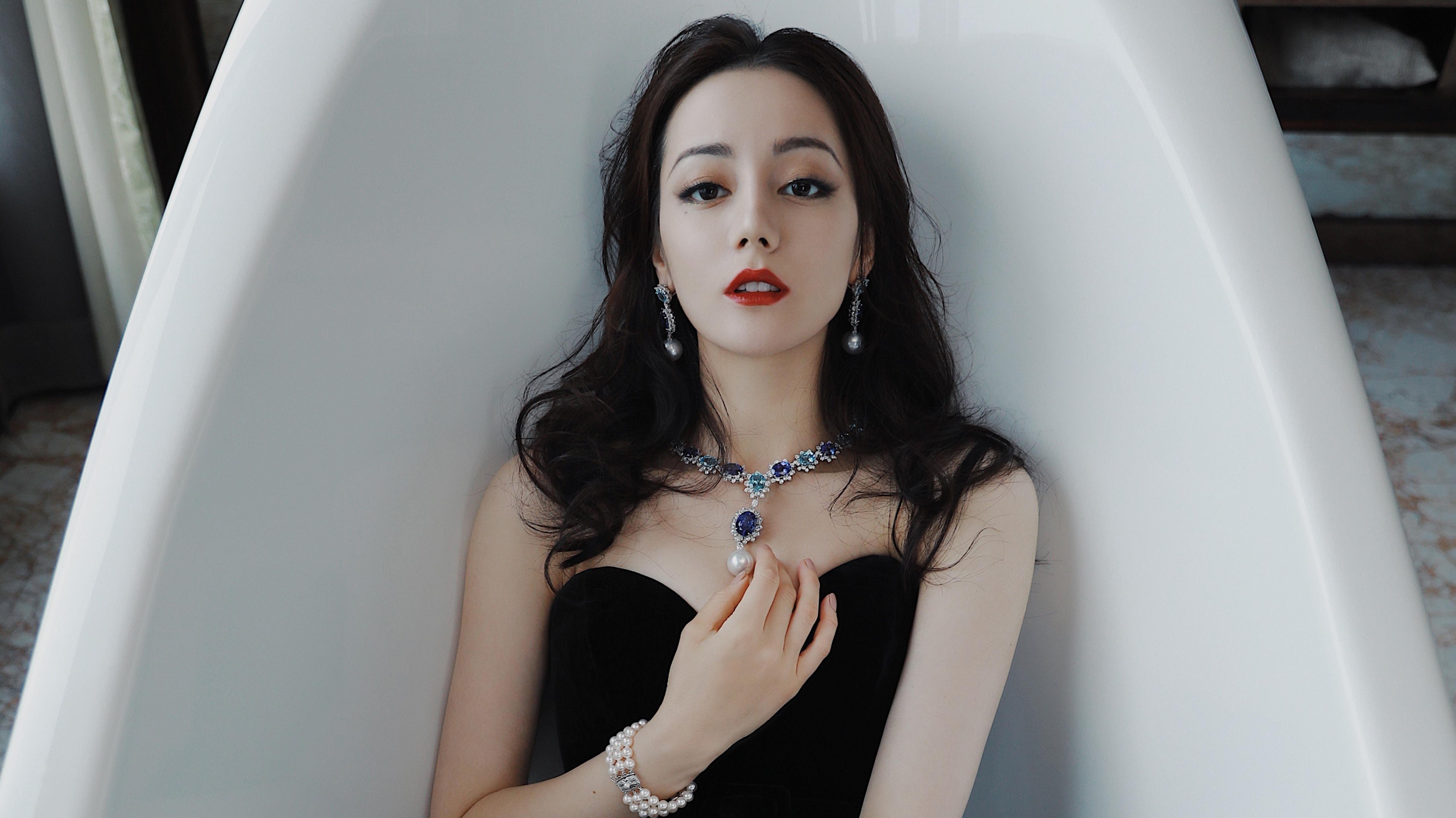 黄蜂对阵湖人,哈登撕开时空褶皱,在唯一性中重写对决法则