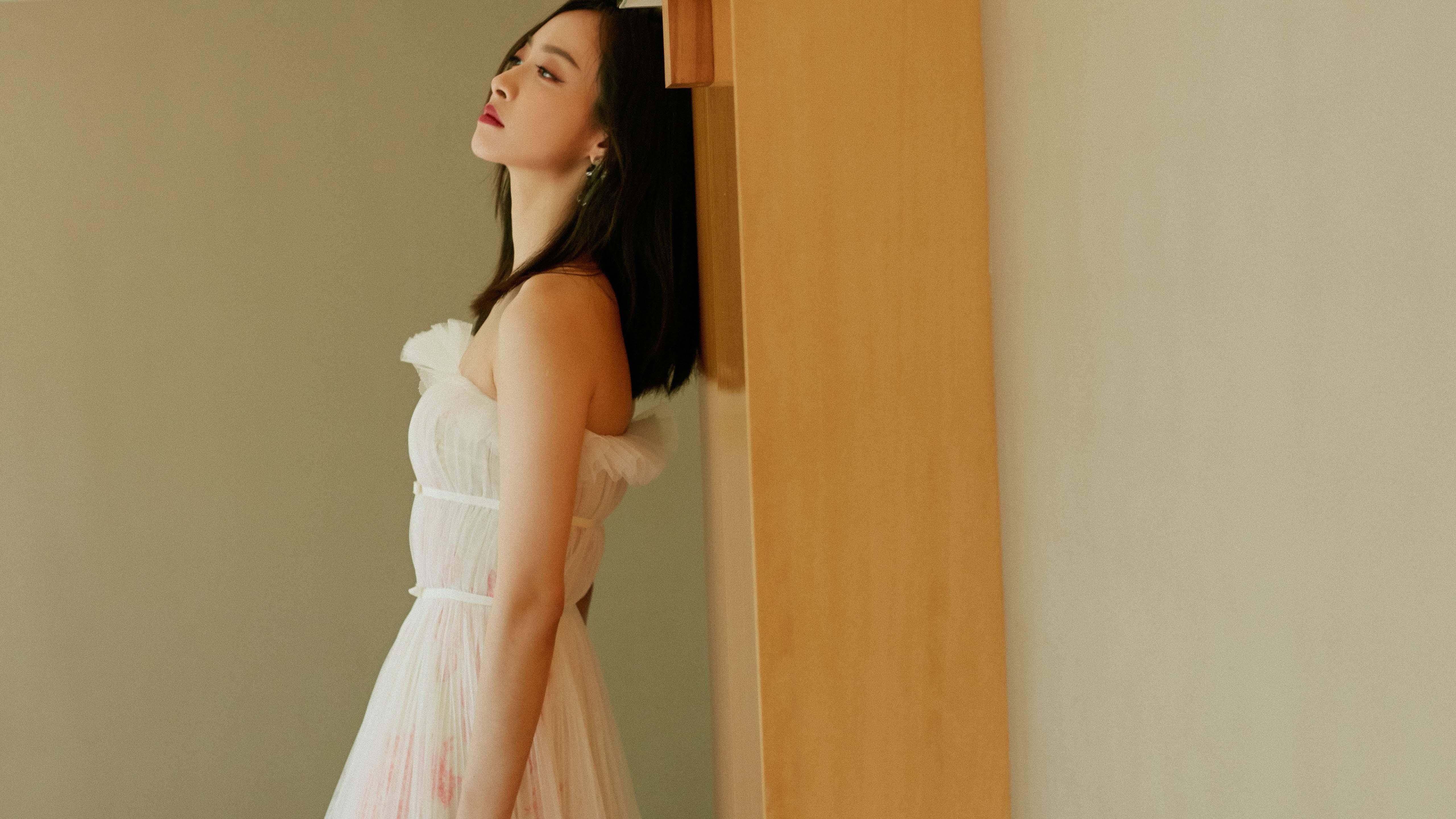 跨界接管，当篮网鏖战辽宁遇上F1新季，西亚卡姆的双重赛场